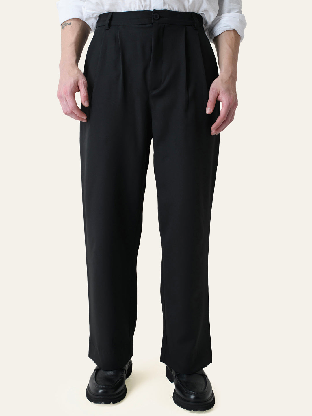 Black Solid Pleated Korean Pant