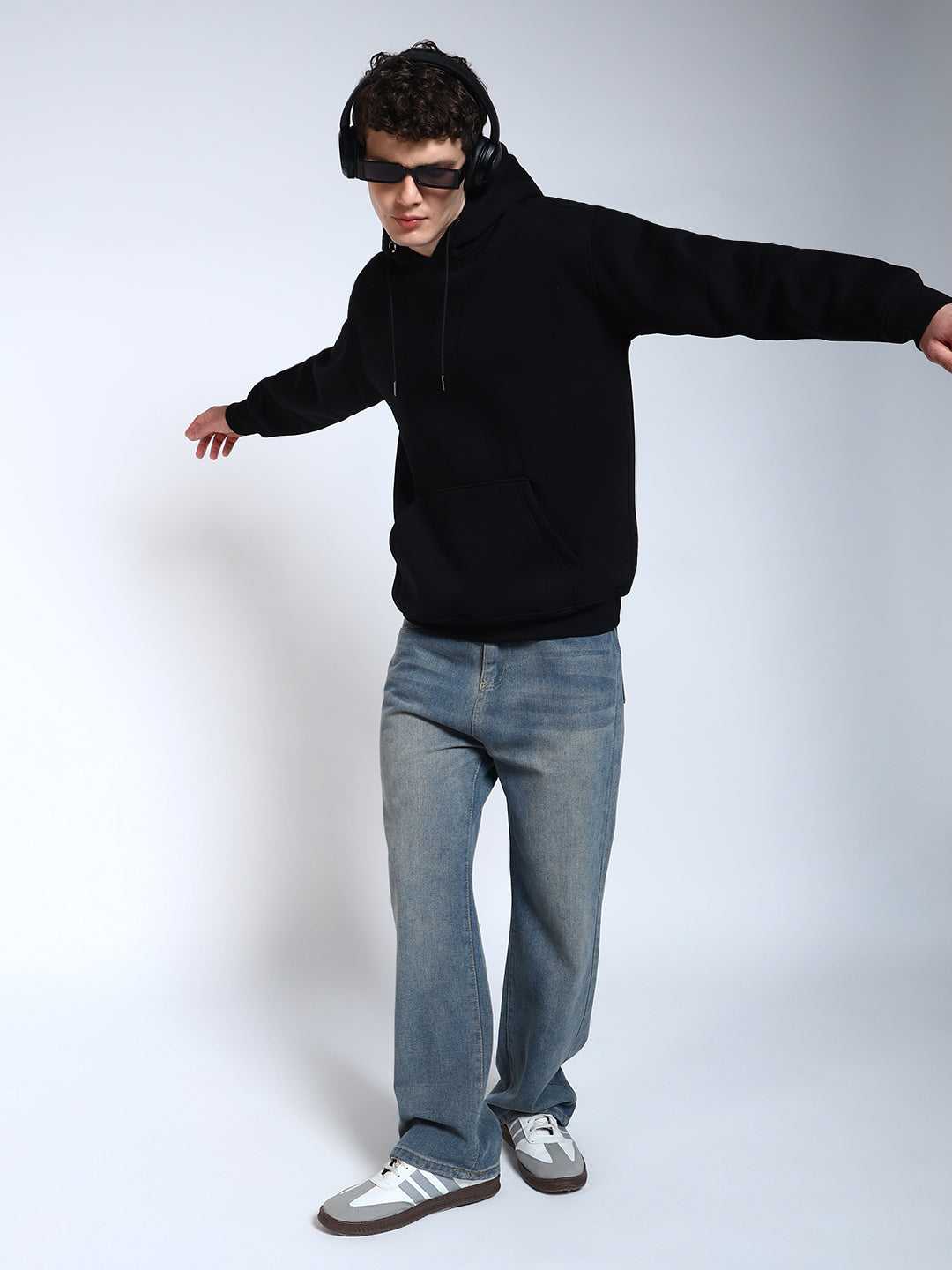 Black Solid Regular Fit Hoodie Sweatshirt